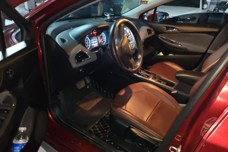 Used Chevrolet Cruze 2017 1.5L Automatic Pioneer Sunroof Edition Driver Seat