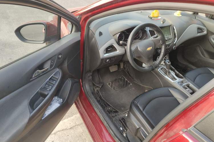 Used Chevrolet Cruze 2017 1.5L Automatic Pioneer Sunroof Edition Driver Seat