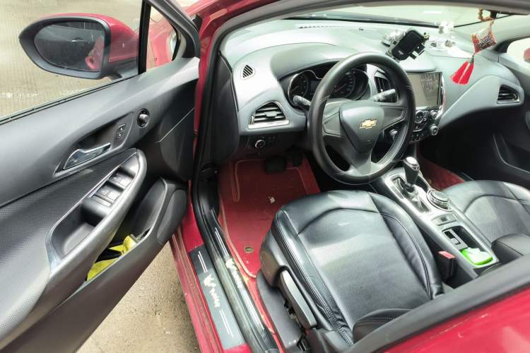 Used Chevrolet Cruze 2017 1.5L Automatic Pioneer Sunroof Edition Driver Seat