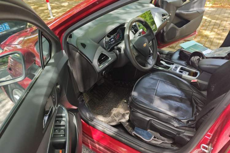 Used Chevrolet Cruze 2017 1.5L Automatic Pioneer Sunroof Edition Driver Seat