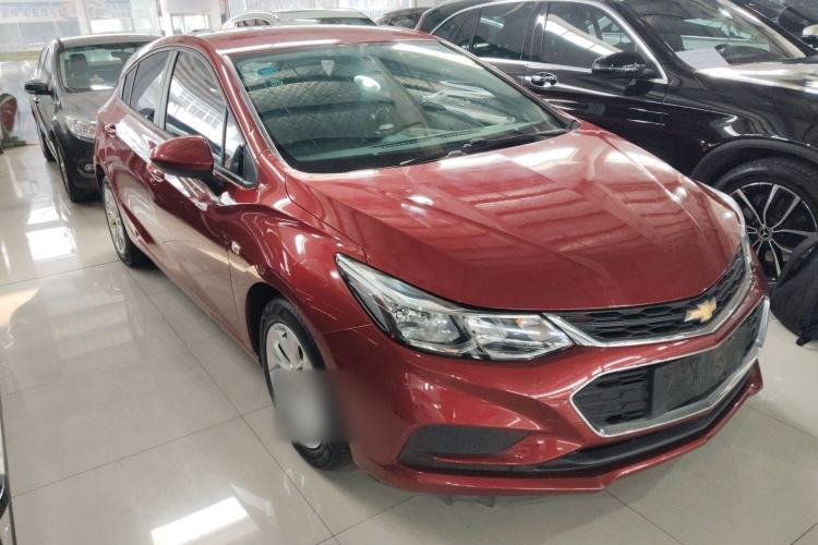 Used Chevrolet Cruze 2017 1.5L Hatchback Manual Pioneer Edition Front Right 45 Deg