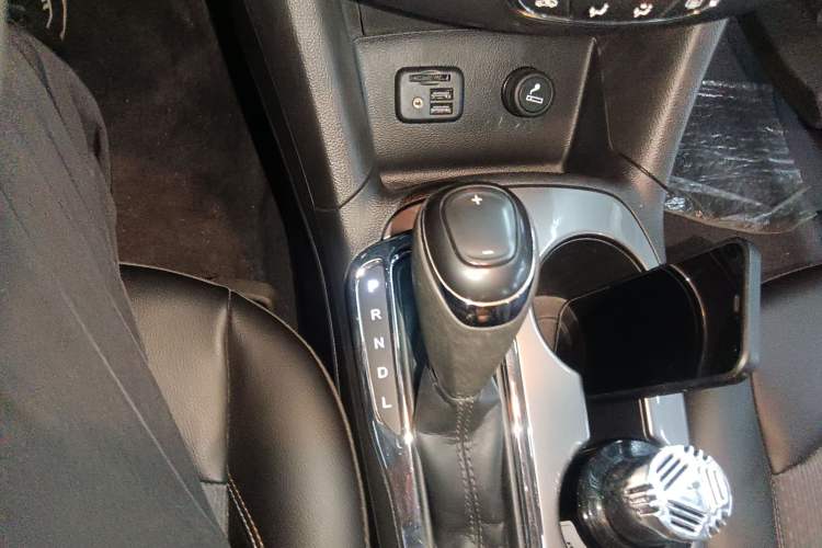 Used Chevrolet Cruze 2017 1.5L Hatchback Automatic Xuanfeng Edition Gear Lever