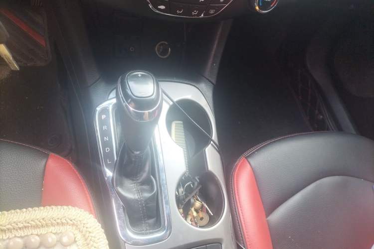 Used Chevrolet Cruze 2017 1.5L Automatic Pioneer Sunroof Edition Gear Lever
