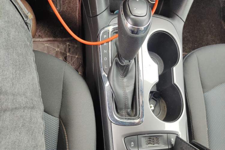 Used Chevrolet Cruze 2017 1.5L Automatic Pioneer Sunroof Edition Gear Lever