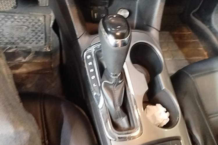 Used Chevrolet Cruze 2017 1.5L Automatic Pioneer Sunroof Edition Gear Lever