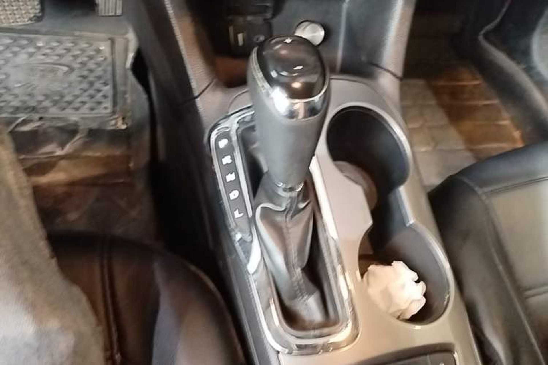 Used Chevrolet Cruze 2017 1.5L Automatic Pioneer Sunroof Edition Gear Lever