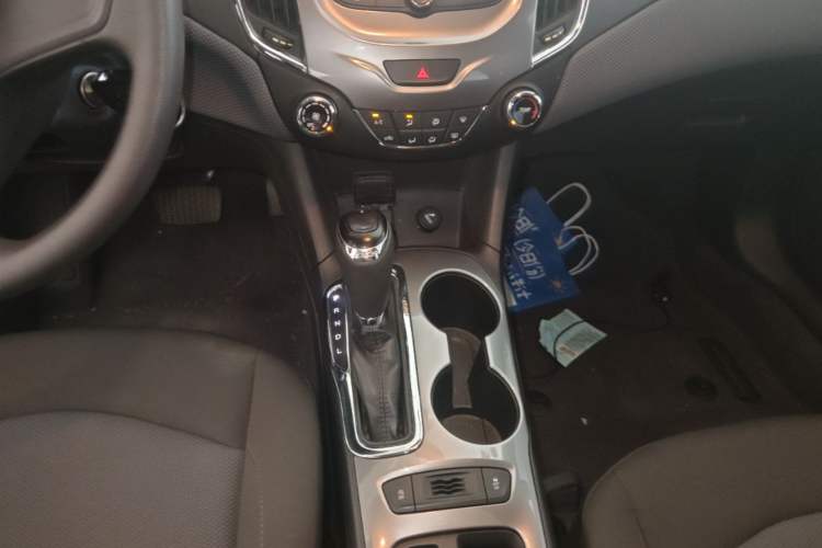 Used Chevrolet Cruze 2017 1.4T Dual-Clutch Pioneer Sunroof Edition Gear Lever