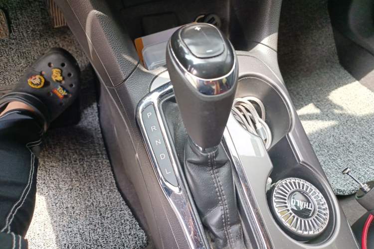 Used Chevrolet Cruze 2017 1.5L Automatic Pioneer Sunroof Edition Gear Lever