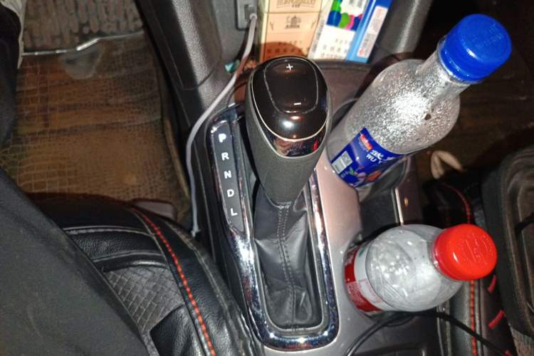 Used Chevrolet Cruze 2017 1.5L Automatic Pioneer Sunroof Edition Gear Lever