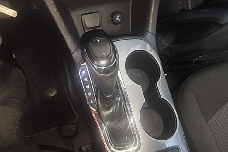 Used Chevrolet Cruze 2017 1.5L Automatic Pioneer Sunroof Edition Gear Lever