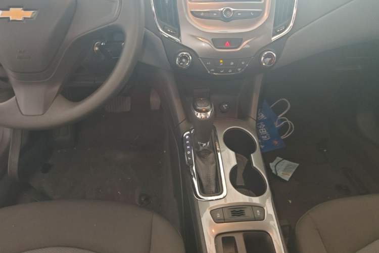 Used Chevrolet Cruze 2017 1.4T Dual-Clutch Pioneer Sunroof Edition Gear Lever