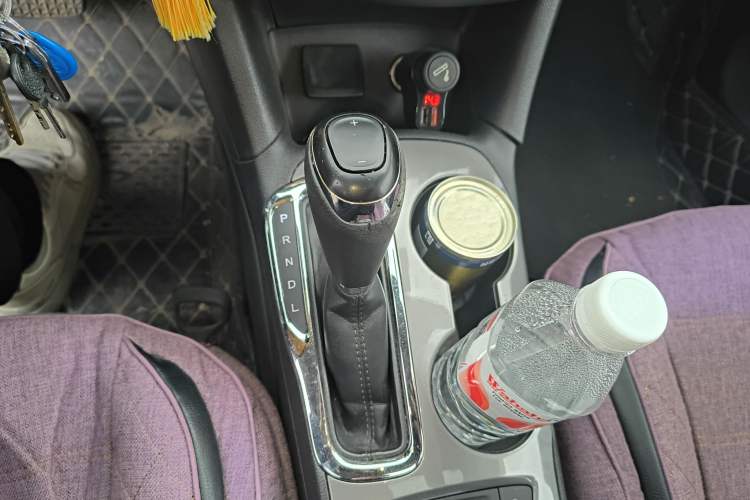 Used Chevrolet Cruze 2017 1.5L Automatic Pioneer Sunroof Edition Gear Lever