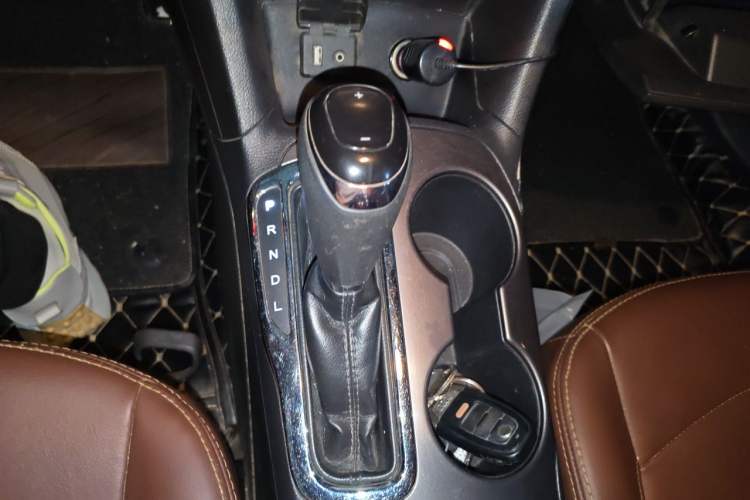 Used Chevrolet Cruze 2017 1.5L Automatic Pioneer Sunroof Edition Gear Lever
