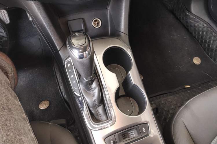 Used Chevrolet Cruze 2017 1.5L Automatic Pioneer Sunroof Edition Gear Lever