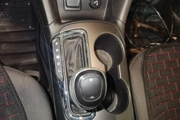 Used Chevrolet Cruze 2017 1.5L Automatic Pioneer Sunroof Edition Gear Lever