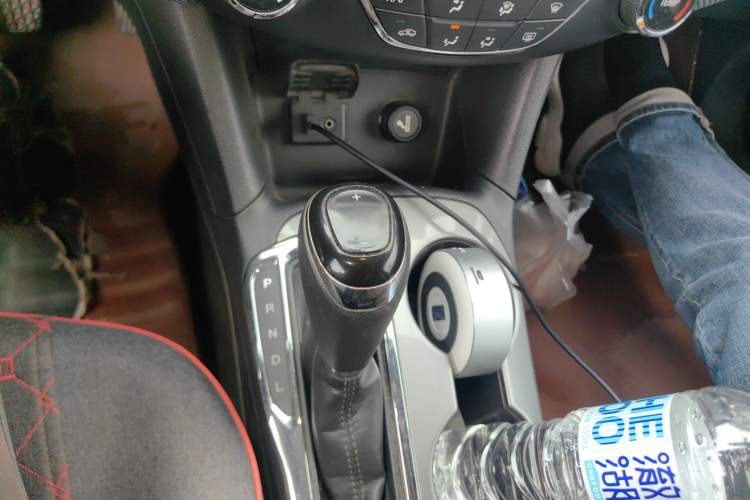 Used Chevrolet Cruze 2017 1.5L Automatic Pioneer Sunroof Edition Gear Lever