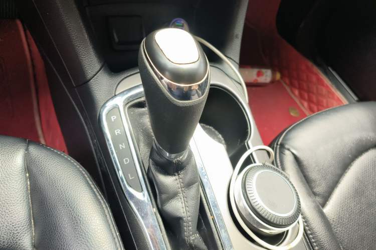 Used Chevrolet Cruze 2017 1.5L Automatic Pioneer Sunroof Edition Gear Lever