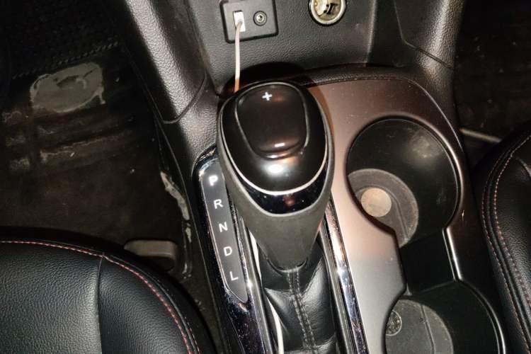 Used Chevrolet Cruze 2017 1.5L Automatic Pioneer Sunroof Edition Gear Lever