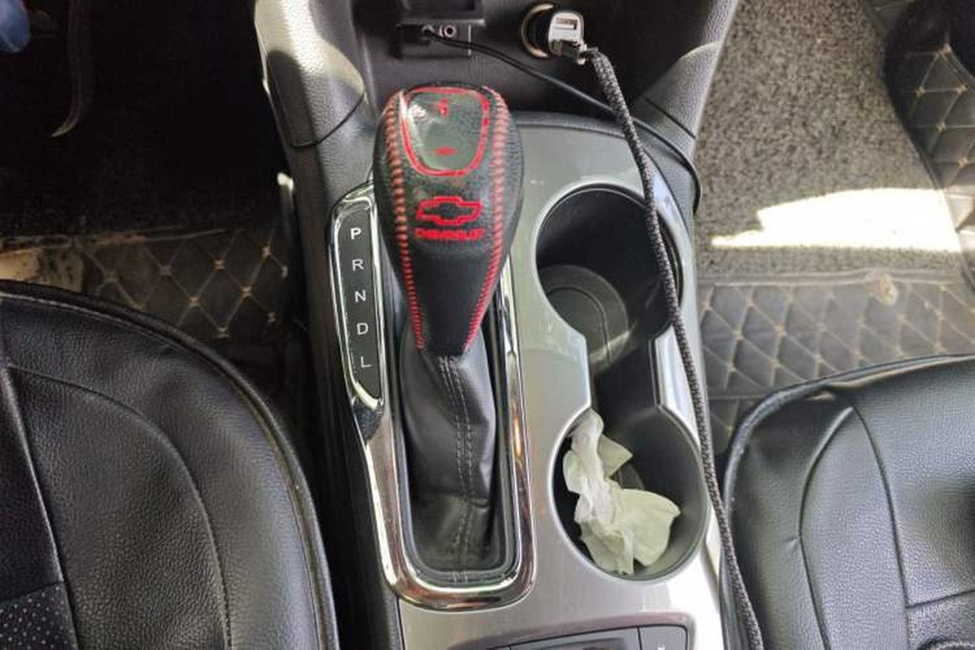 Used Chevrolet Cruze 2017 1.5L Automatic Pioneer Sunroof Edition Gear Lever