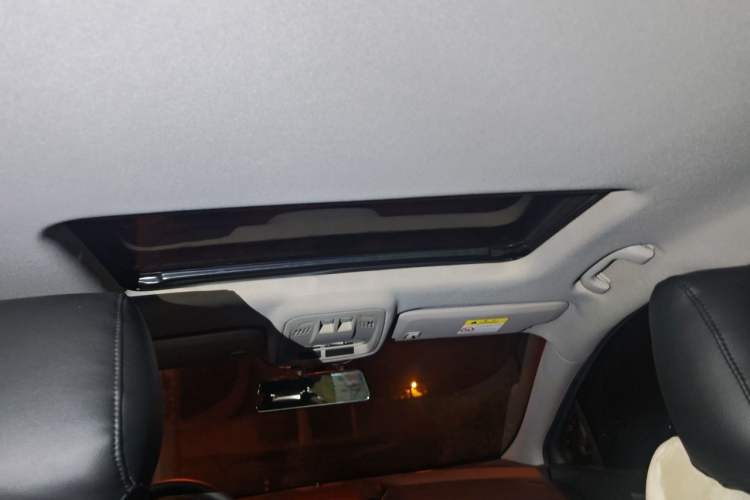 Used Chevrolet Cruze 2017 1.5L Automatic Pioneer Sunroof Edition Headliner