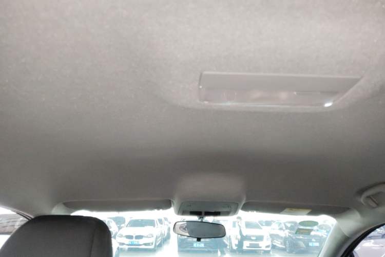 Used Chevrolet Cruze 2017 1.5L Hatchback Manual Pioneer Edition Headliner