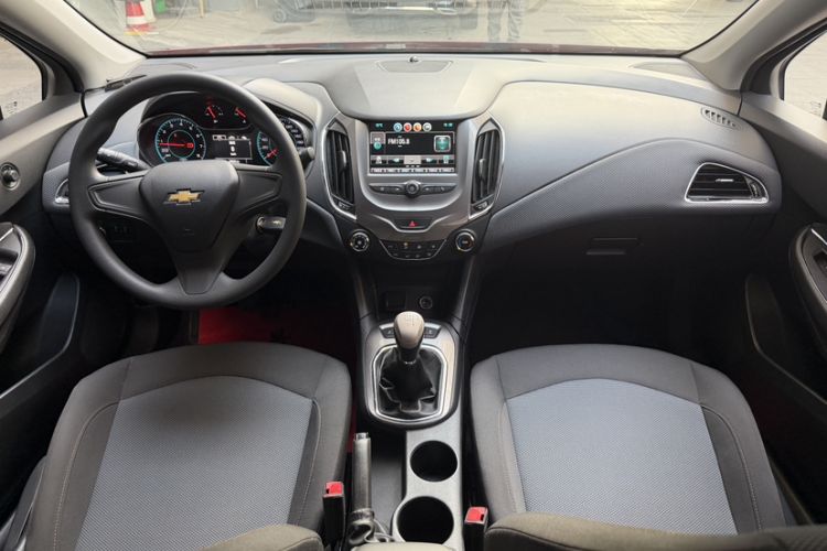 Used Chevrolet Cruze 2017 1.5L Manual Pioneer Edition Interior 2