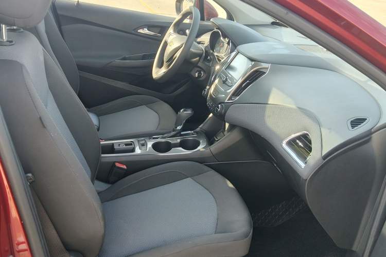 Used Chevrolet Cruze 2017 1.5L Automatic Pioneer Sunroof Edition Interior 2