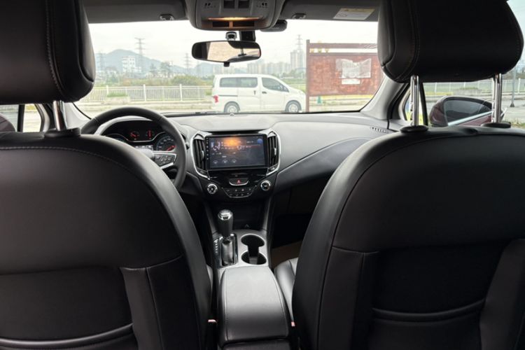 Used Chevrolet Cruze 2017 1.5L Automatic Xuanfeng Edition Interior 3