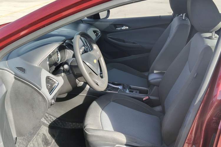Used Chevrolet Cruze 2017 1.5L Automatic Pioneer Sunroof Edition Interior 4