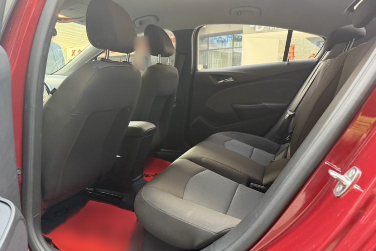 Used Chevrolet Cruze 2017 1.5L Manual Pioneer Edition Interior 6