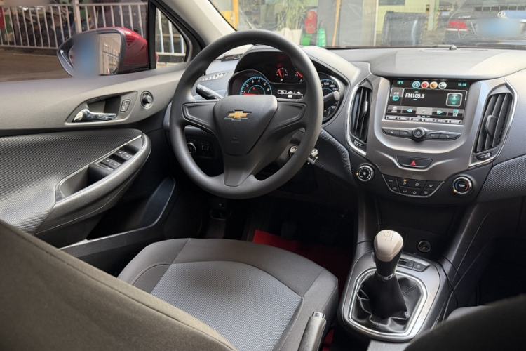 Used Chevrolet Cruze 2017 1.5L Manual Pioneer Edition Interior 7