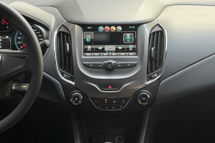 Used Chevrolet Cruze 2017 1.5L Manual Pioneer Edition Interior 8