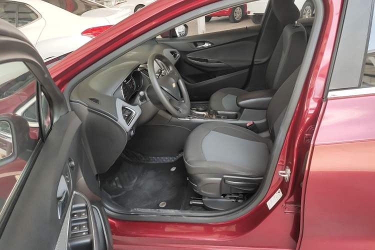 Used Chevrolet Cruze 2017 1.5L Automatic Pioneer Sunroof Edition Left Front Seat