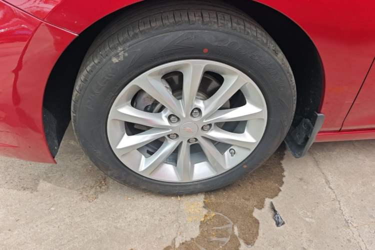 Used Chevrolet Cruze 2017 1.5L Manual Xuanfeng Edition Left Front Wheel Hub