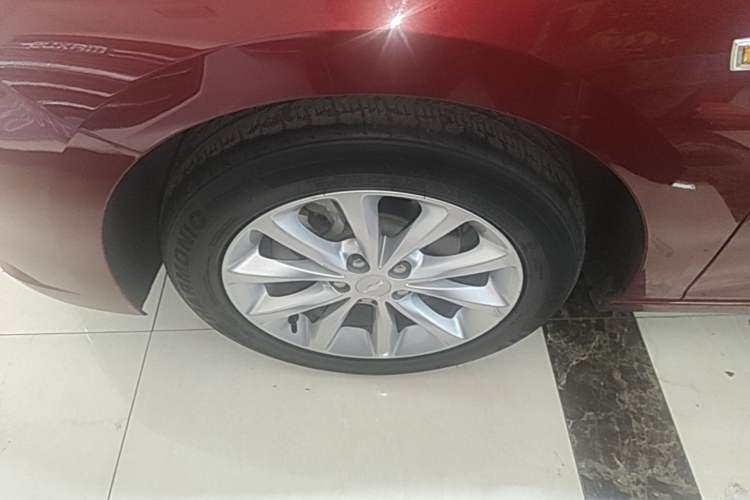 Used Chevrolet Cruze 2017 1.5L Automatic Pioneer Sunroof Edition Left Front Wheel Hub