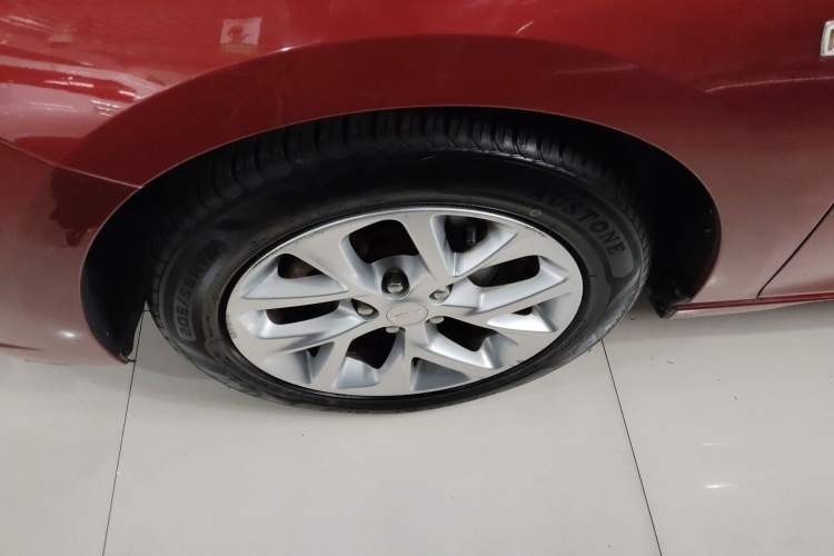 Used Chevrolet Cruze 2017 1.5L Hatchback Manual Pioneer Edition Left Front Wheel Hub