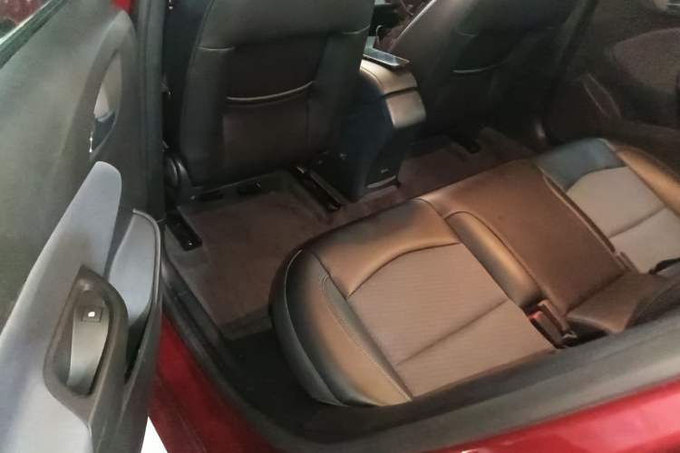 Used Chevrolet Cruze 2017 1.5L Hatchback Automatic Xuanfeng Edition Left Rear Seat