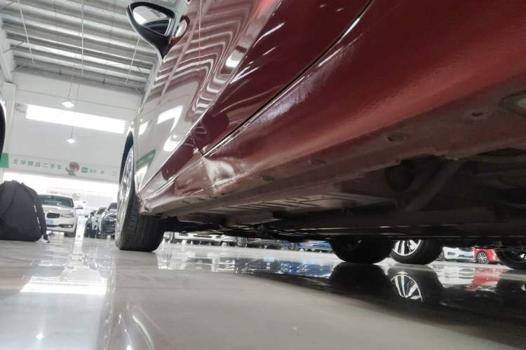 Used Chevrolet Cruze 2017 1.5L Hatchback Manual Pioneer Edition Left Side Sill