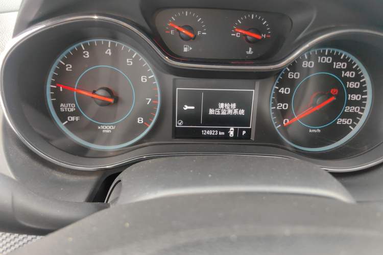 Used Chevrolet Cruze 2017 1.5L Automatic Pioneer Sunroof Edition Odometer Close Up
