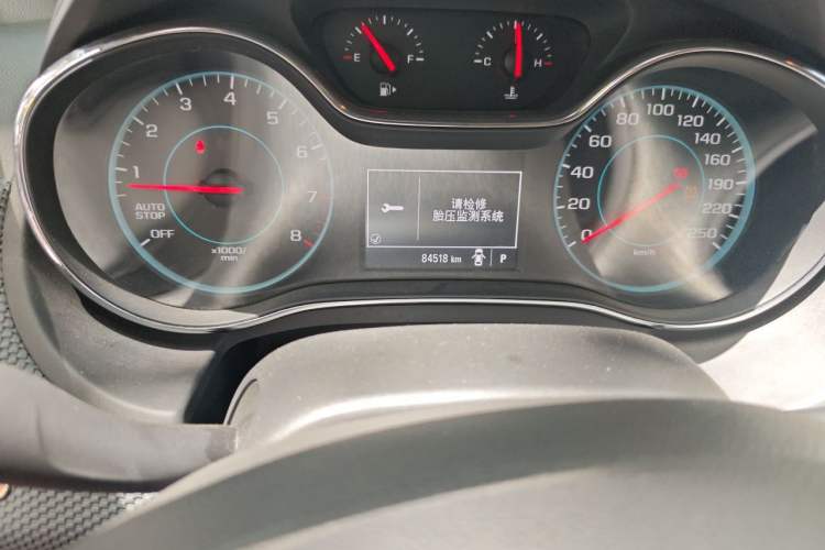 Used Chevrolet Cruze 2017 1.5L Automatic Pioneer Sunroof Edition Odometer Close Up