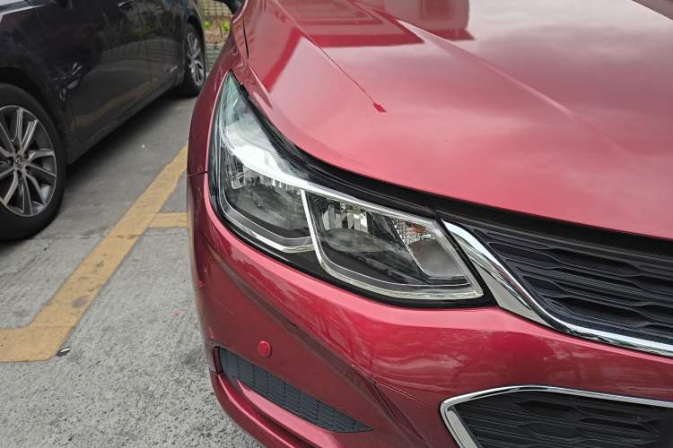 Used Chevrolet Cruze 2017 1.5L Automatic Pioneer Sunroof Edition Right Front Headlight
