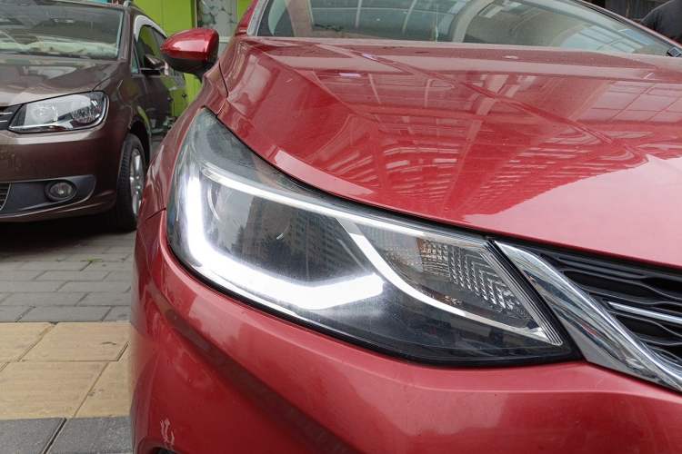 Used Chevrolet Cruze 2017 1.4T Hatchback Dual-Clutch Lingfeng Edition Right Front Headlight