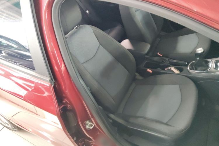 Used Chevrolet Cruze 2017 1.5L Hatchback Manual Pioneer Edition Right Front Seat