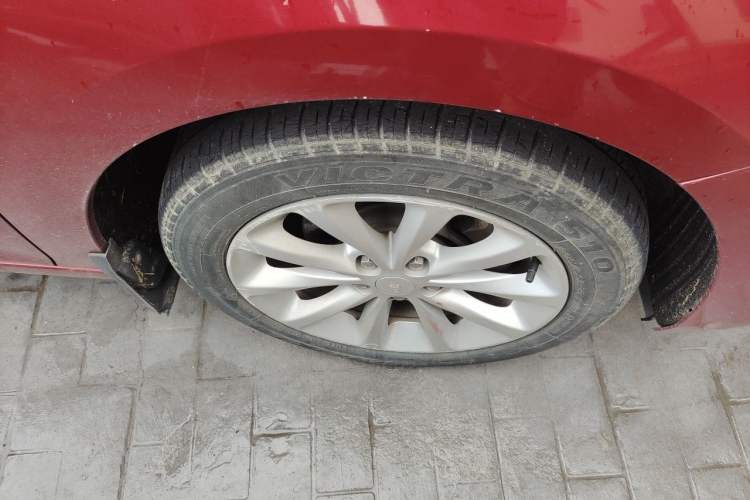Used Chevrolet Cruze 2017 1.5L Automatic Pioneer Sunroof Edition Right Front Wheel Hub