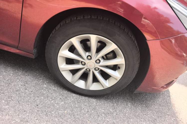 Used Chevrolet Cruze 2017 1.4T Dual-Clutch Pioneer Sunroof Edition Right Front Wheel Hub