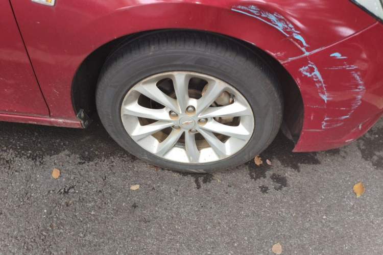 Used Chevrolet Cruze 2017 1.5L Automatic Pioneer Sunroof Edition Right Front Wheel Hub