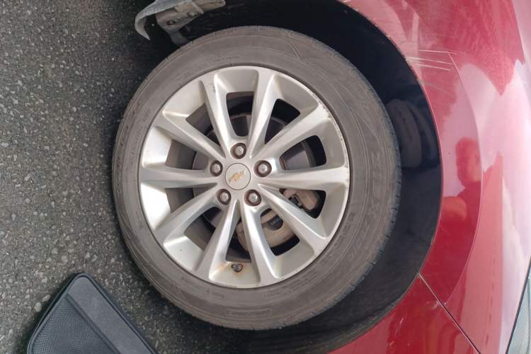 Used Chevrolet Cruze 2017 1.5L Automatic Pioneer Sunroof Edition Right Front Wheel Hub