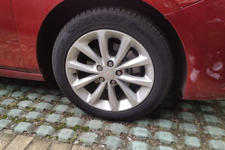 Used Chevrolet Cruze 2017 1.5L Automatic Pioneer Sunroof Edition Right Front Wheel Hub