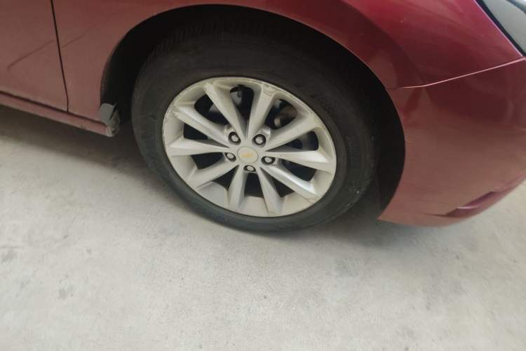 Used Chevrolet Cruze 2017 1.5L Automatic Pioneer Sunroof Edition Right Front Wheel Hub