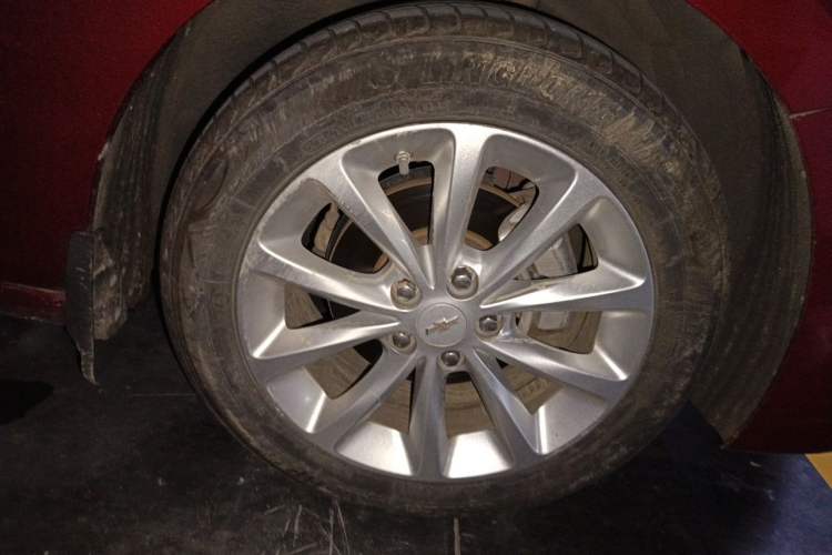 Used Chevrolet Cruze 2017 1.5L Automatic Pioneer Sunroof Edition Right Front Wheel Hub
